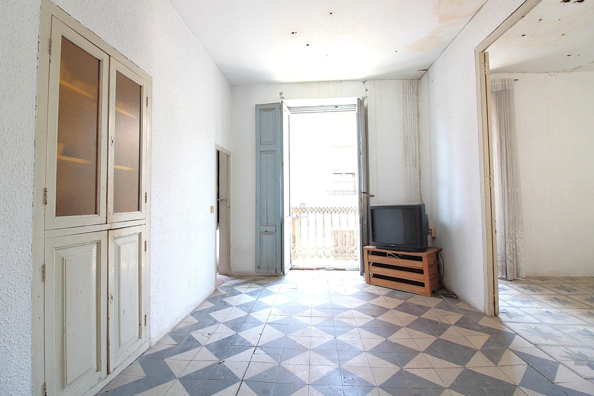 Flat for sale in  Valencia Capital  with Terrace and Balcony