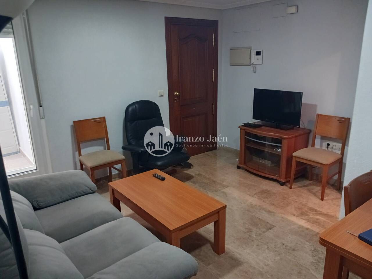 Sala de estar de Apartamento de alquiler en  Jaén Capital con Aire acondicionado y Amueblado