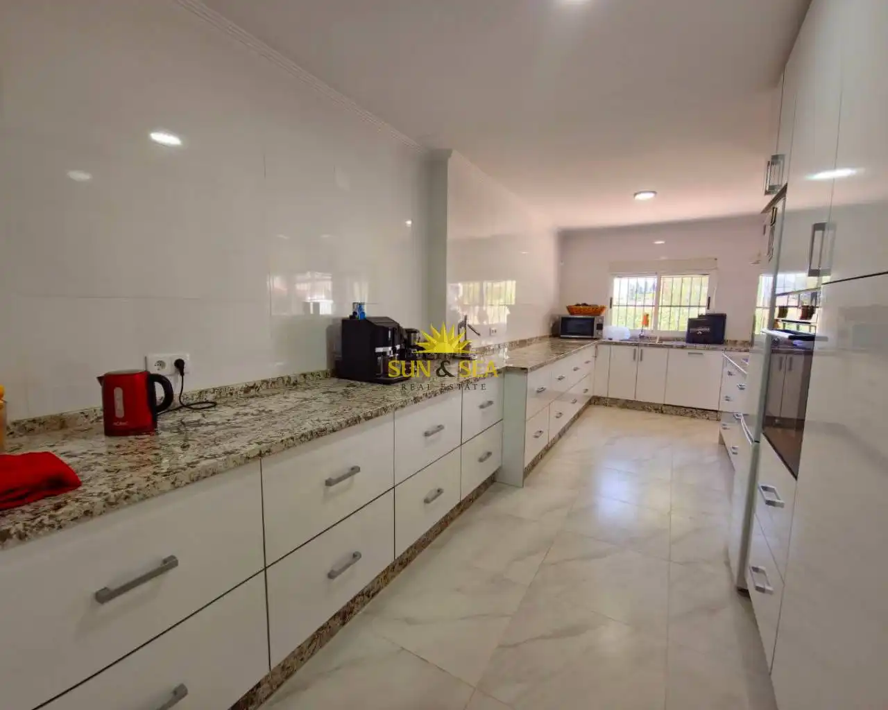 Cocina de Casa o chalet en venta en Crevillent con Aire acondicionado, Calefacción y Jardín privado