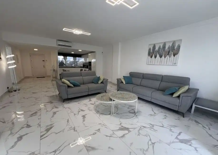Sala de estar de Apartamento en venta en Estepona con Aire acondicionado, Calefacción y Terraza