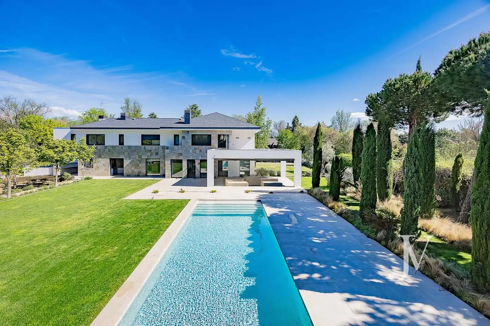Vista exterior de Casa o chalet en venta en Pozuelo de Alarcón con Aire acondicionado, Calefacción y Jardín privado
