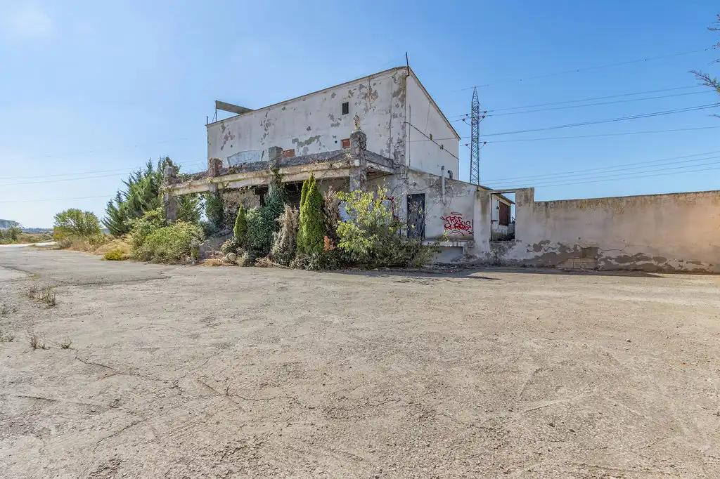 Edifici en venda a Carretera C-14, Tàrrega