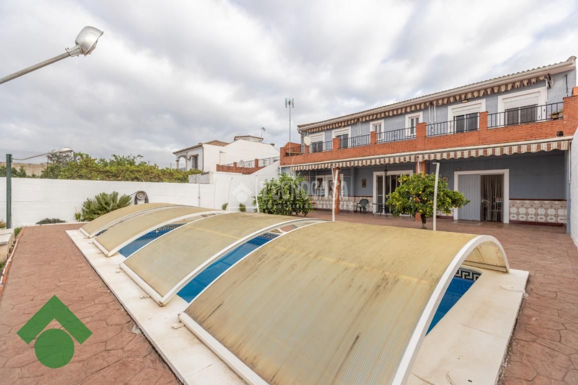 Vista exterior de Casa o xalet en venda en  Córdoba Capital amb Aire condicionat i Balcó
