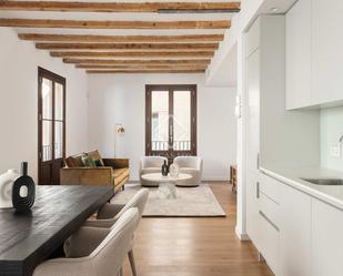 Living room of Flat to rent in  Barcelona Capital  with Air Conditioner, Heating and Parquet flooring