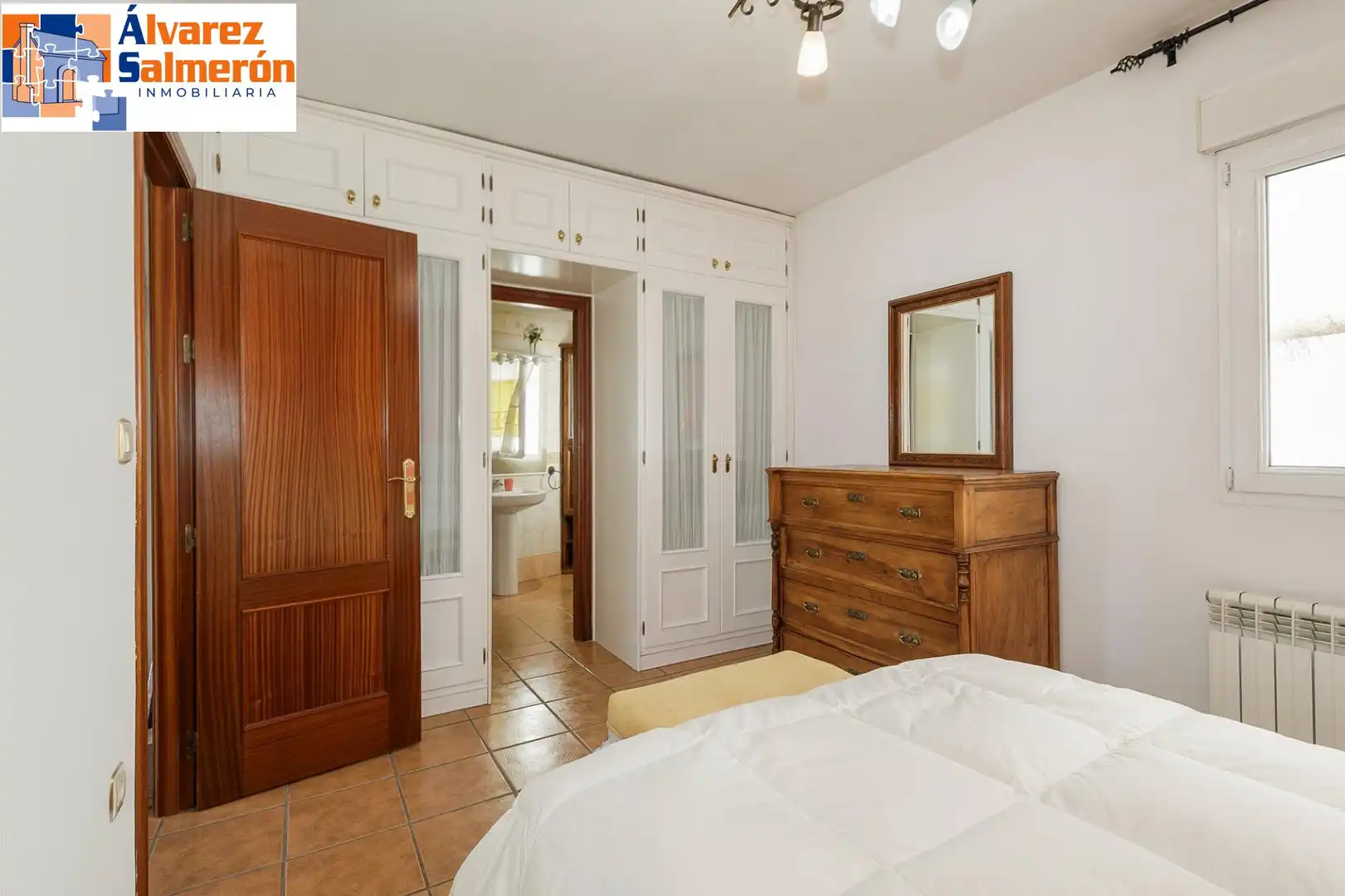 Habitación de Casa adosada en venta en Granada con Aire acondicionado, Calefacción y Terraza