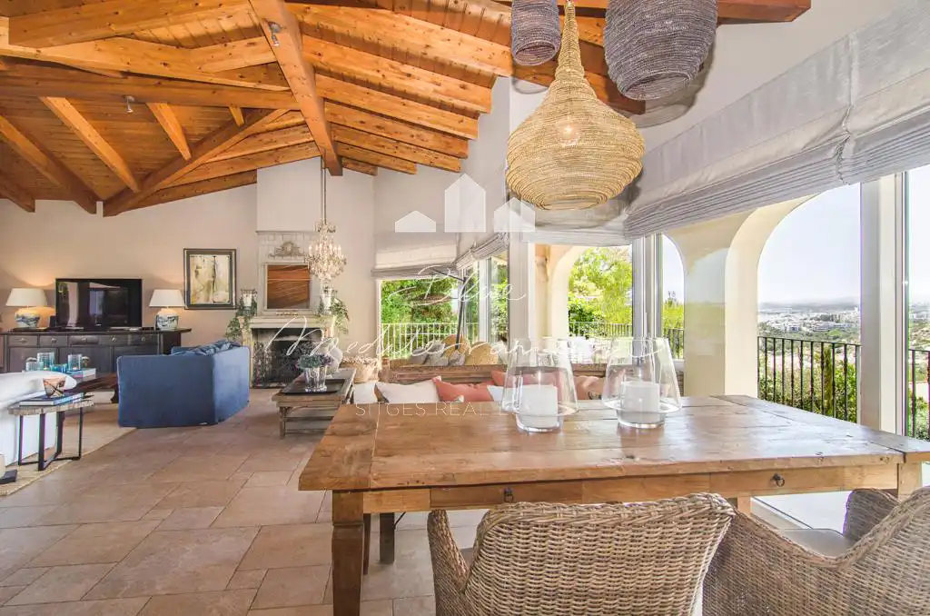 Menjador de Casa o xalet en venda en Sitges amb Aire condicionat, Calefacció i Jardí privat