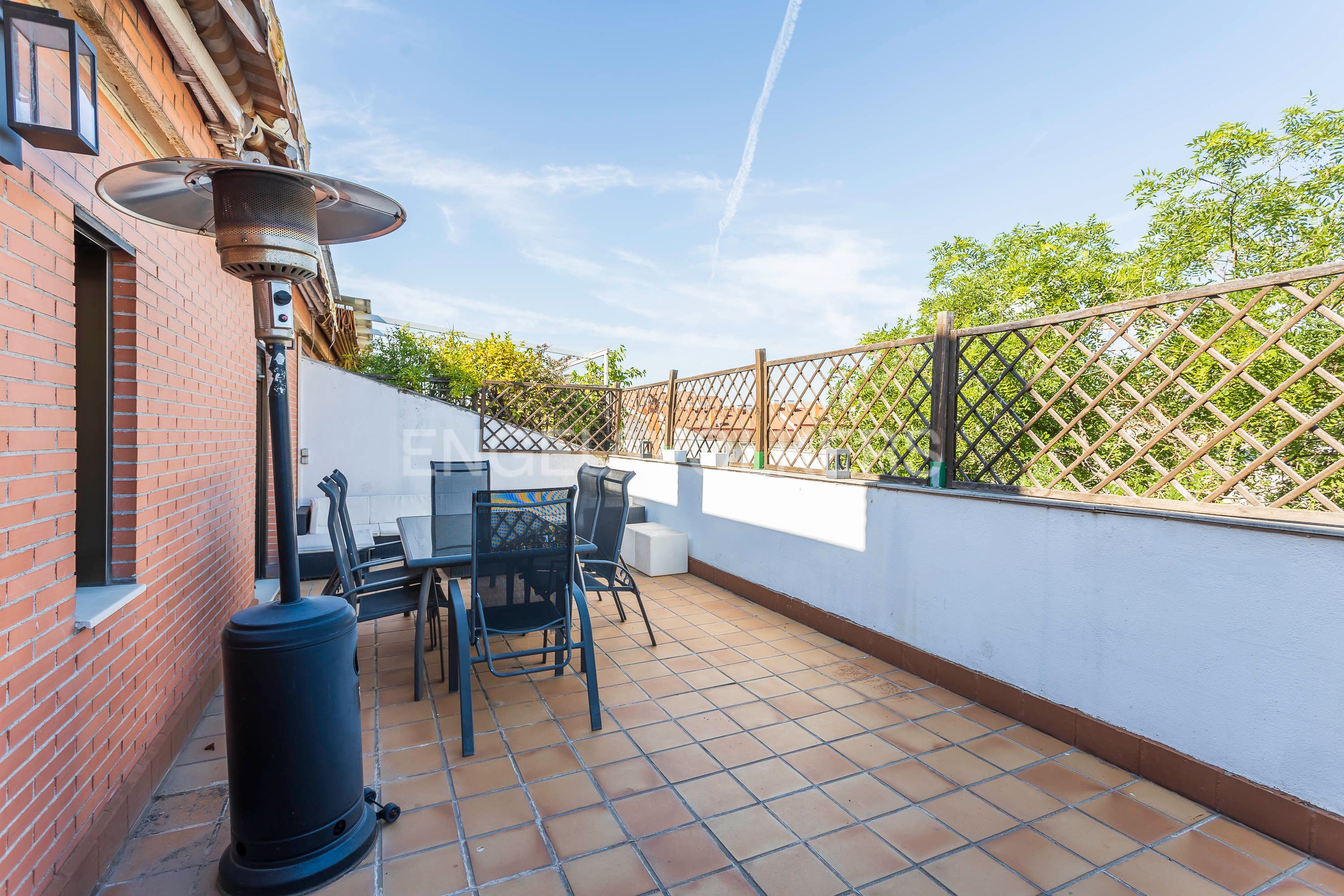 Terrassa de Àtic en venda en  Madrid Capital amb Aire condicionat, Calefacció i Jardí privat