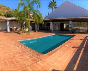 Swimming pool of House or chalet for sale in Estepona  with Air Conditioner, Terrace and Swimming Pool