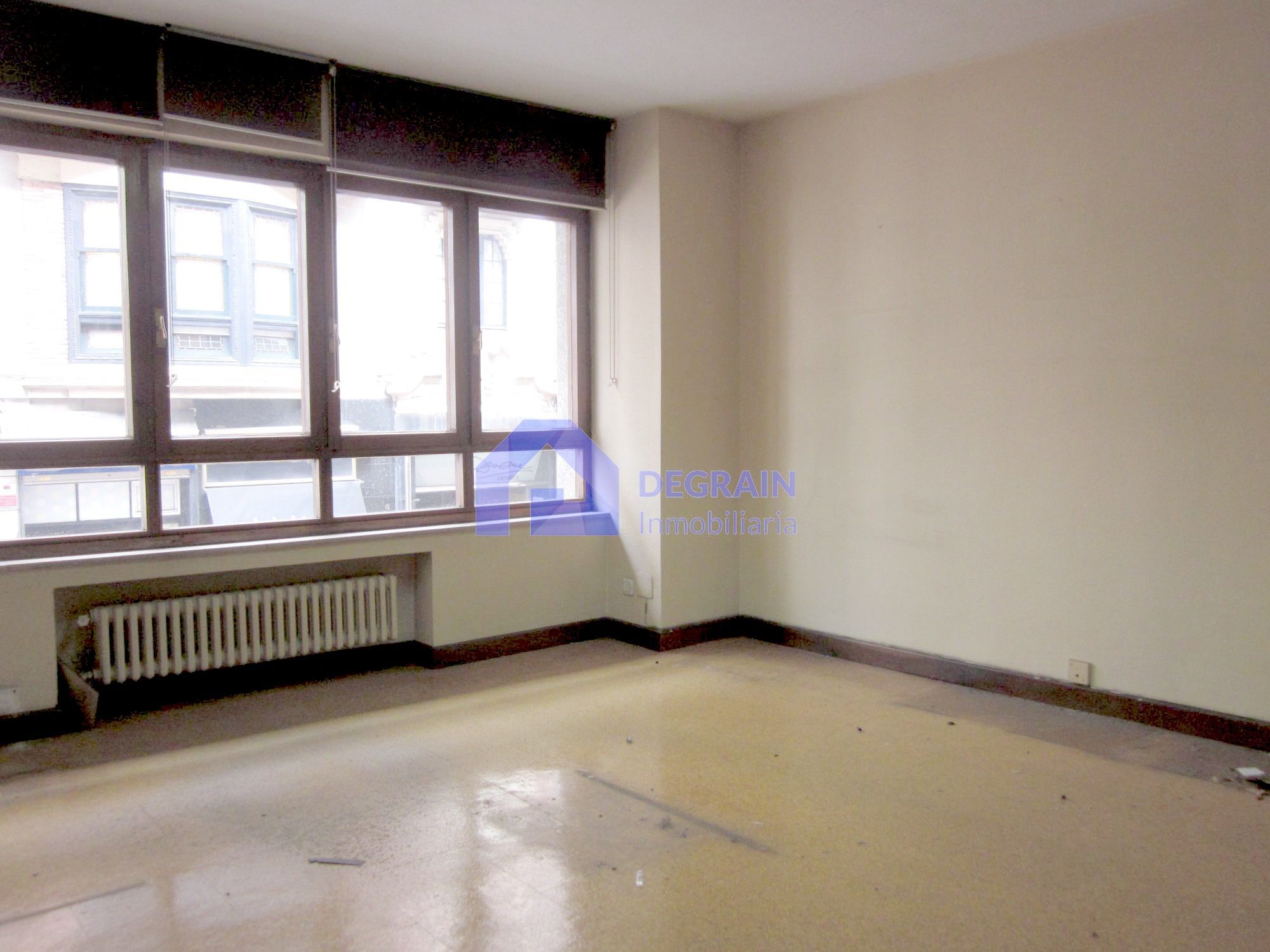 Oficina de lloguer en Oviedo  amb Calefacció