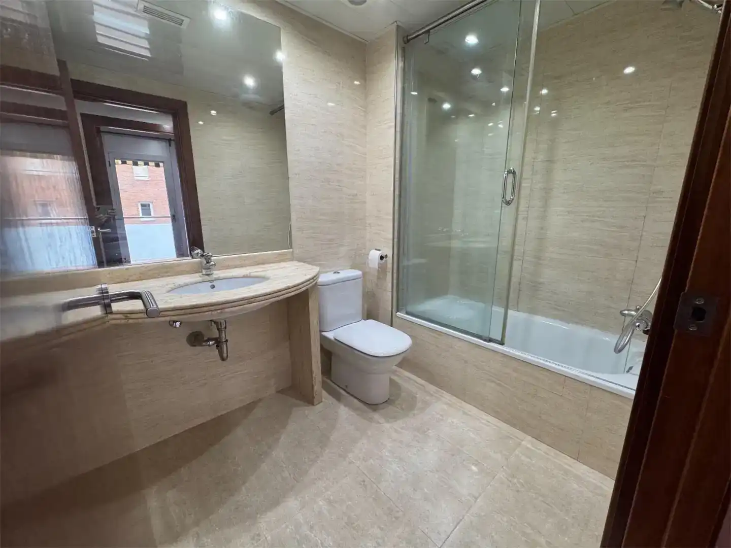 Bathroom of Flat for rent in Premià de Mar  with Air Conditioner, Parquet flooring and Storage room