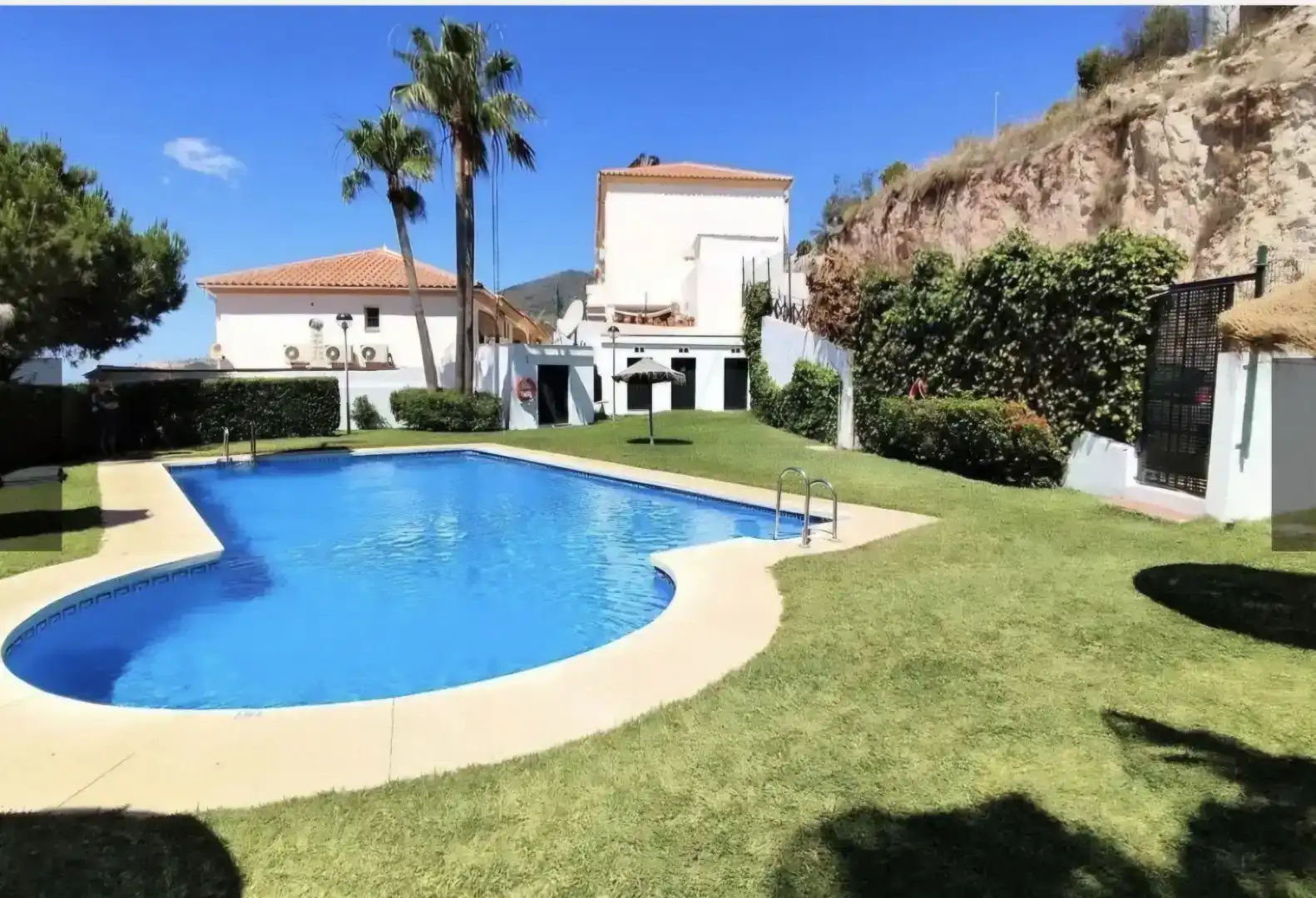 Jardí de Casa adosada en venda en Benalmádena amb Aire condicionat, Piscina i Balcó