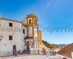 Vista exterior de Casa adosada en venda en Salares amb Calefacció