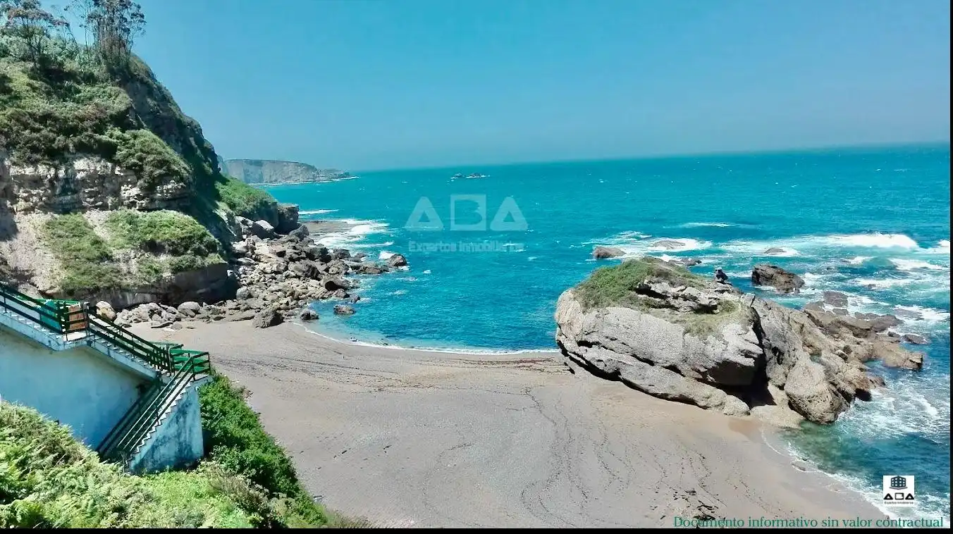 Vista exterior de Casa o xalet en venda en Gijón  amb Calefacció, Jardí privat i Traster