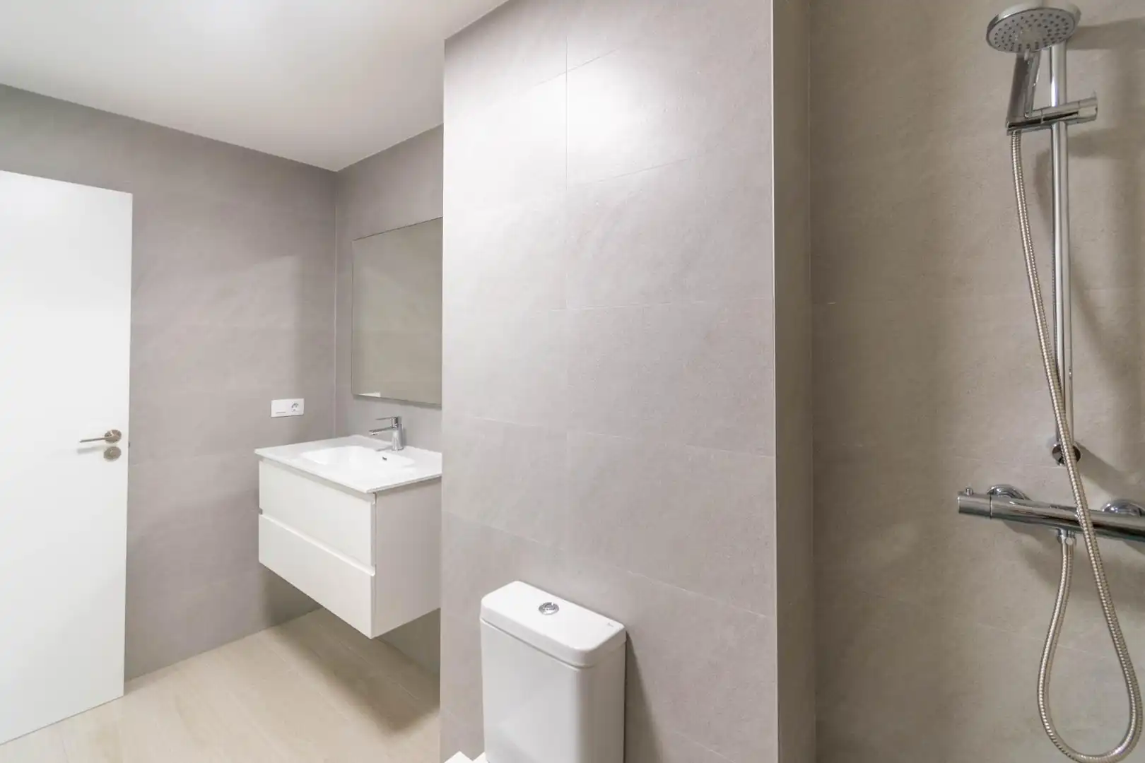 Badezimmer von Wohnung zum Verkauf in Arrosadia