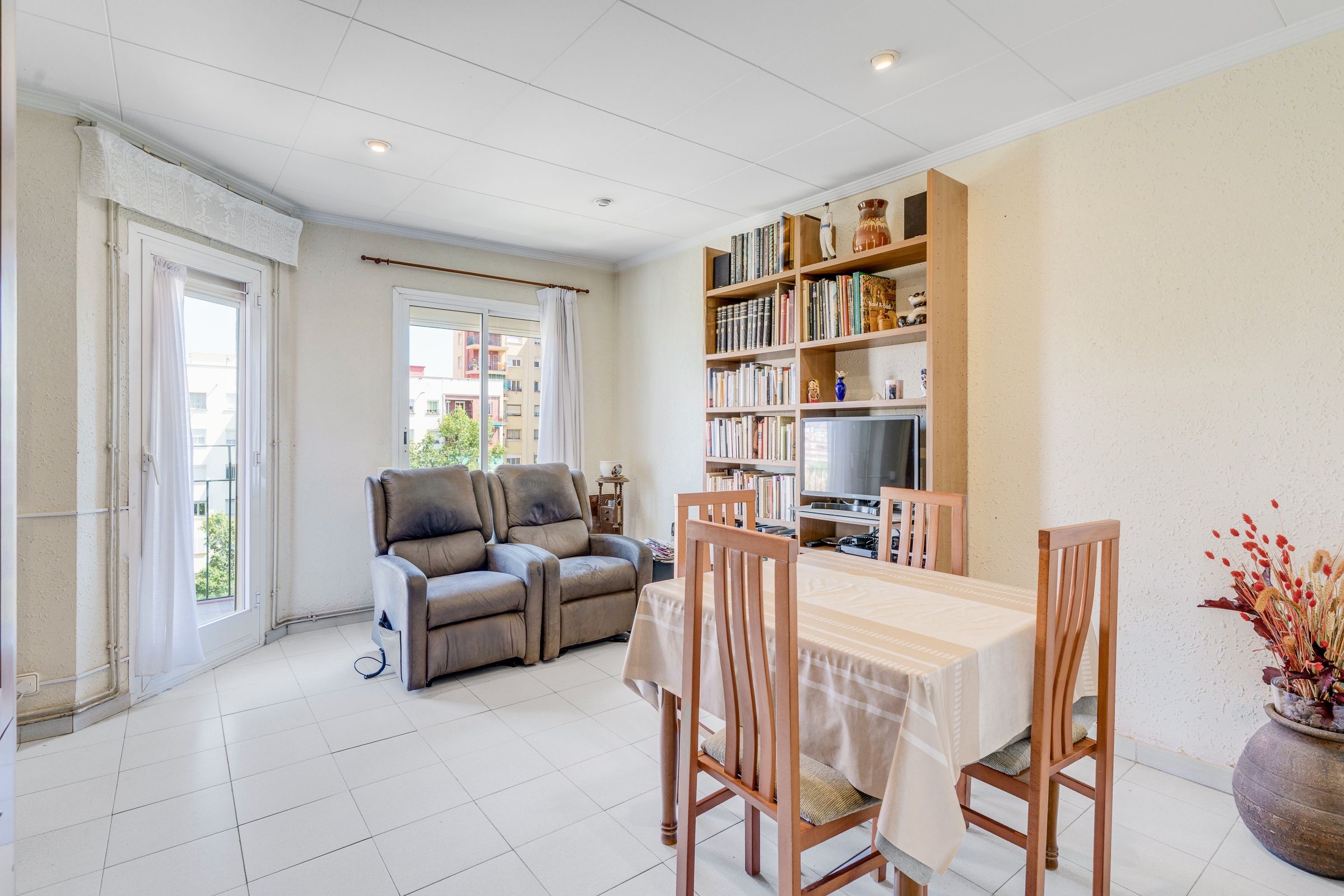 Living room of Flat for sale in  Barcelona Capital  with Balcony