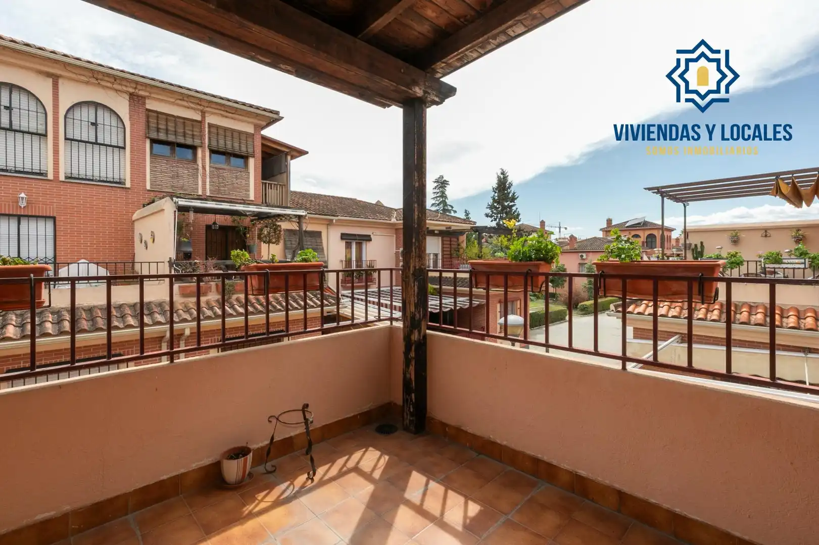 Casa adosada en venta en Angustias - Chana - Encina