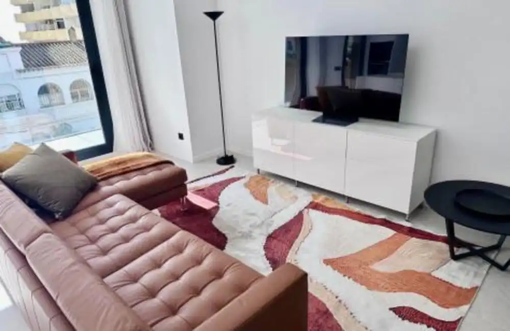 Sala de estar de Apartamento de alquiler en Marbella con Aire acondicionado, Terraza y Piscina
