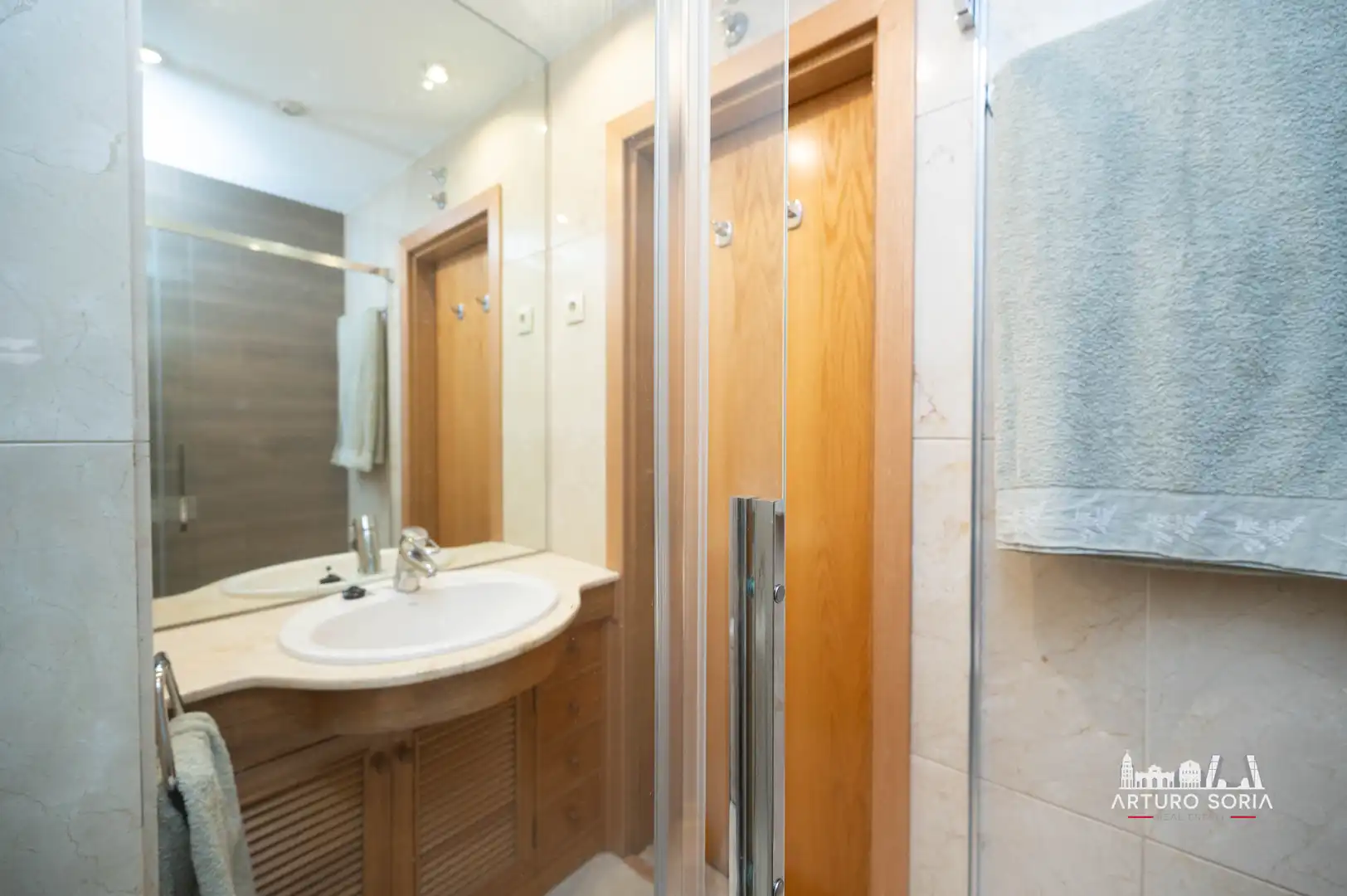 Baño de Ático en venta en Madrid con Aire acondicionado, Terraza y Trastero