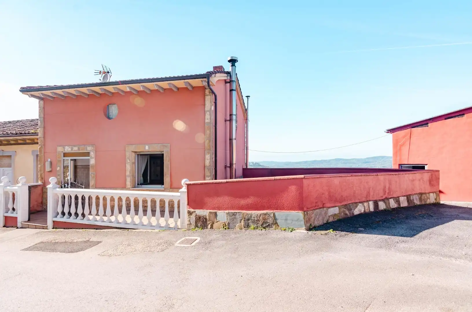 Vista exterior de Casa o xalet en venda en Siero amb Calefacció, Jardí privat i Moblat