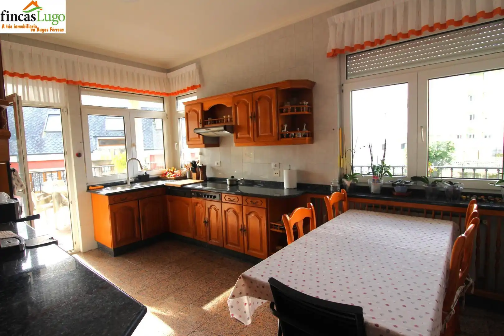 Cocina de Casa o chalet en venta en Lugo con Jardín privado, Terraza y Trastero