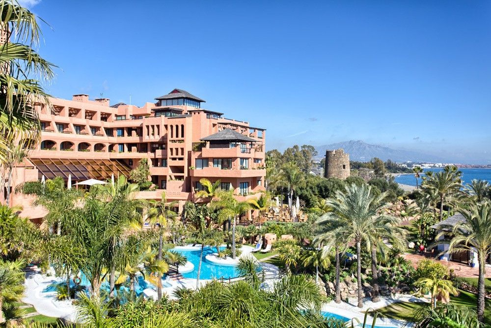 Exterior view of Planta baja for sale in Estepona  with Air Conditioner, Terrace and Swimming Pool