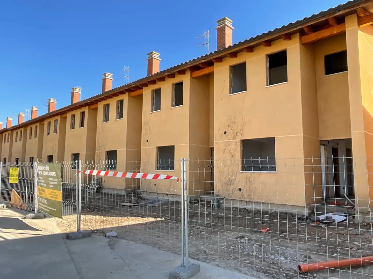 Vista exterior de Casa adosada en venda en Herramélluri amb Calefacció, Jardí privat i Parquet