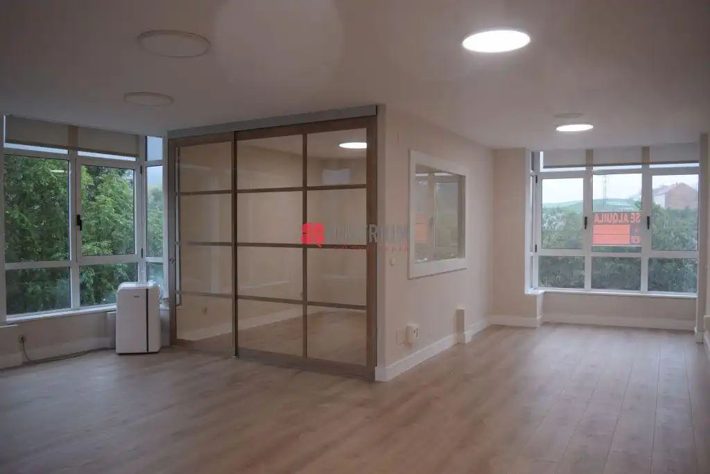 Office for rent in Santiago de Compostela   with Heating