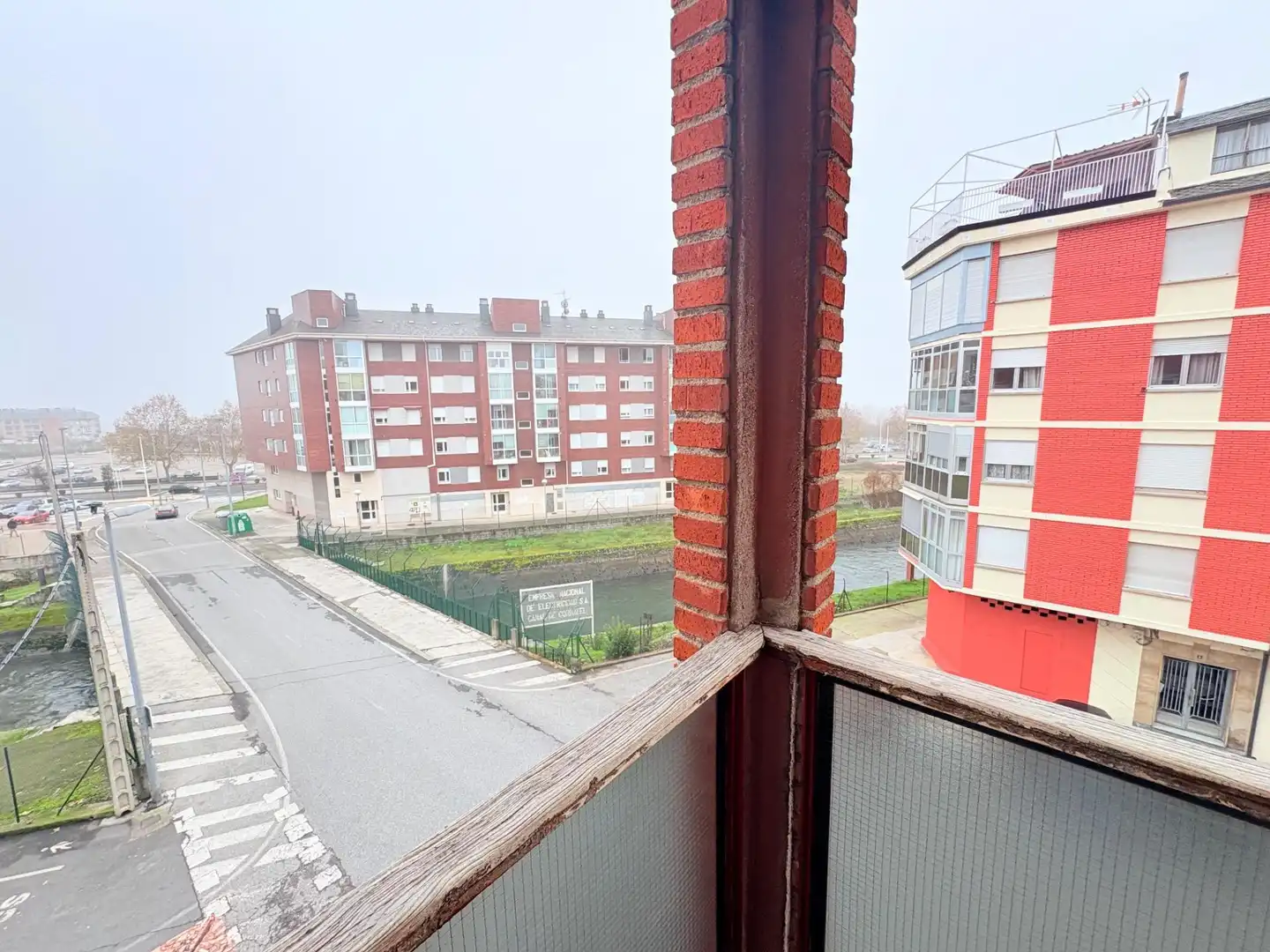 Vista exterior de Pis en venda en Ponferrada amb Calefacció, Moblat i Balcó