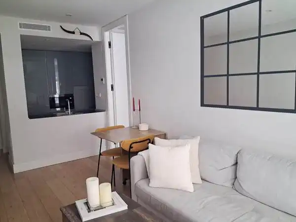 Sala d'estar de Apartament en venda en Madrid amb Aire condicionat, Calefacció i Moblat