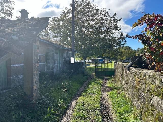 Casa-chalet en Venta en Amoeiro