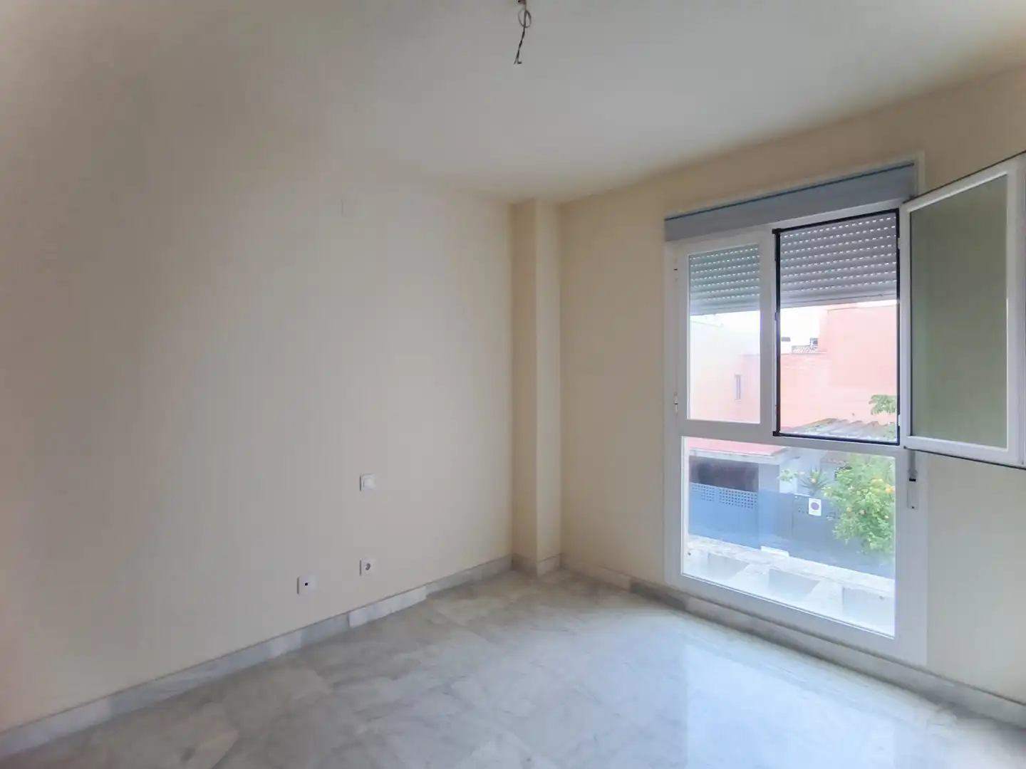 Habitación de Casa adosada en venta en Espartinas con Terraza