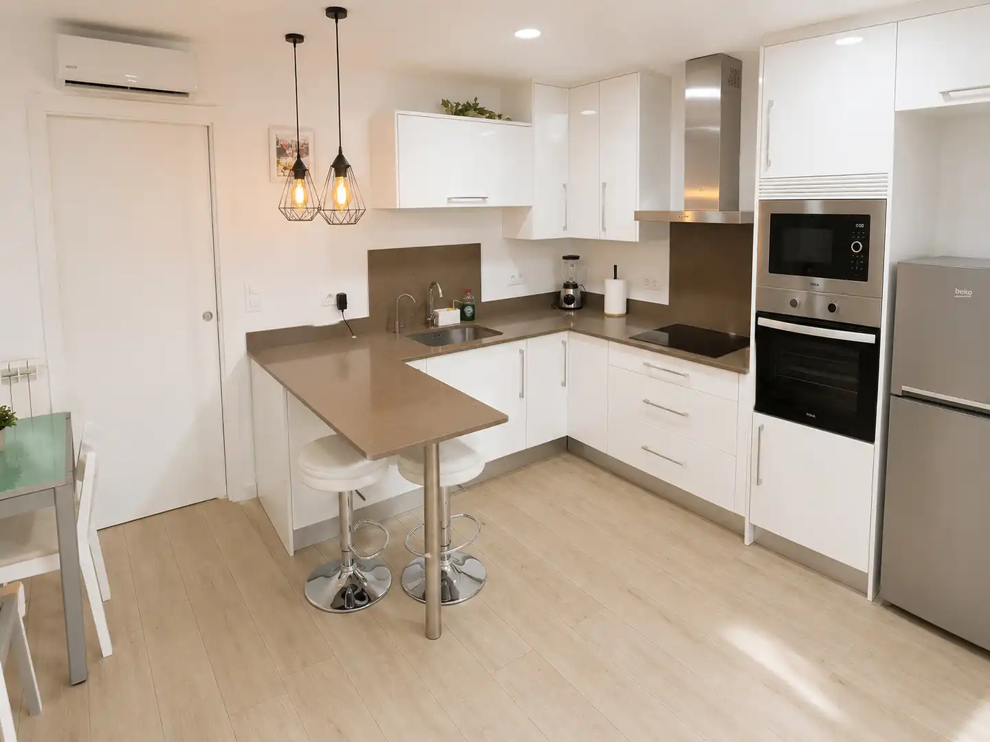 Cocina de Planta baja en venta en Santa Coloma de Gramenet