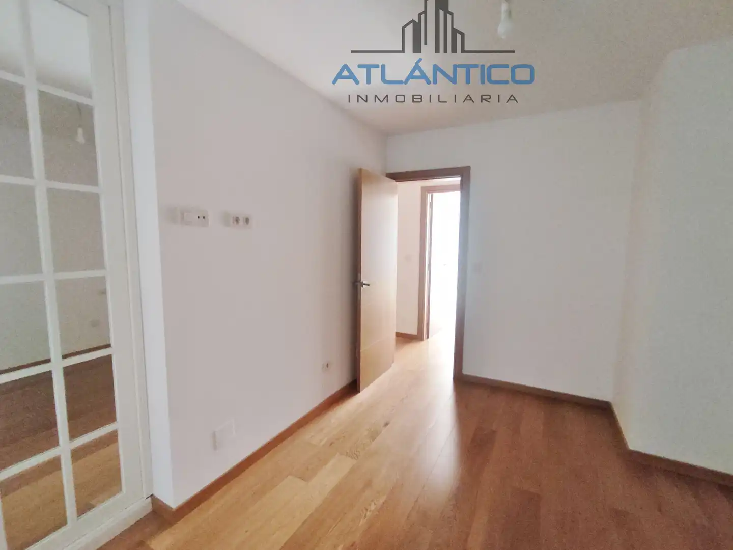 Piso en venta en A Coruña Capital  con Calefacción, Trastero y Horno