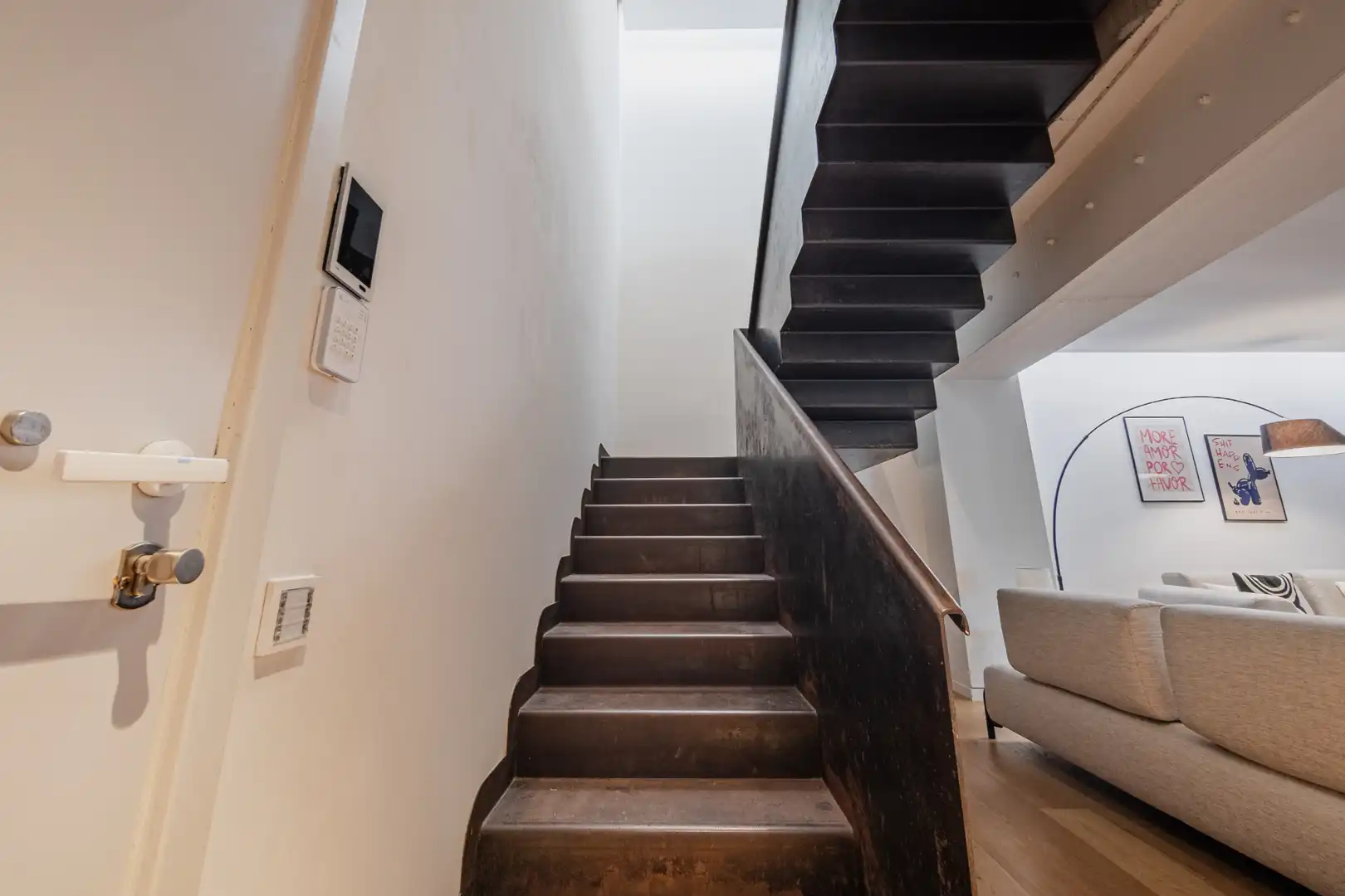 Maisonette zum Verkauf in Barcelona mit Klimaanlage, Heizung und Privatgarten
