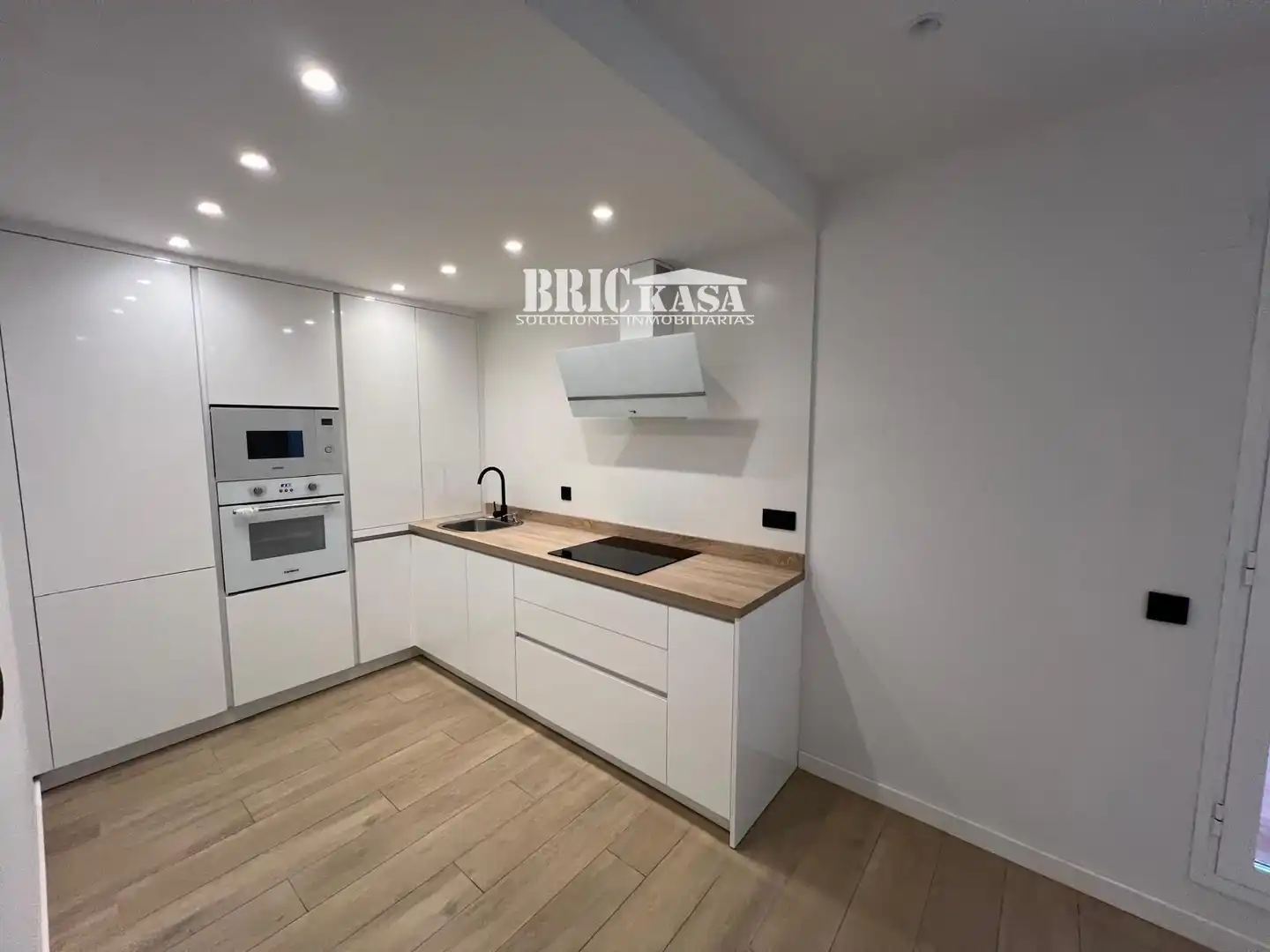 Cocina de Piso de alquiler en Cáceres con Aire acondicionado, Terraza y Alarma