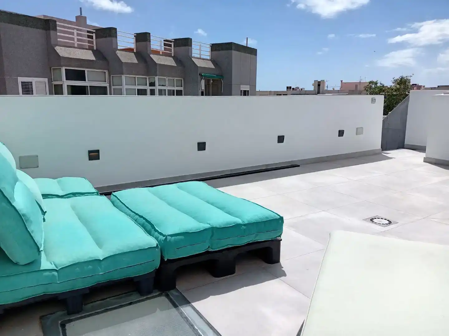Terrassa de Casa adosada en venda en Las Palmas de Gran Canaria amb Jardí privat, Piscina i Moblat