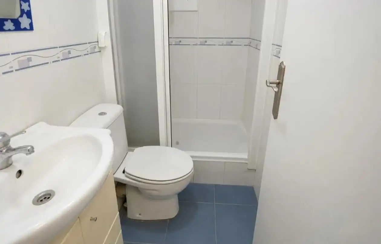Baño de Piso en venta en L'Hospitalet de Llobregat con Terraza y Balcón