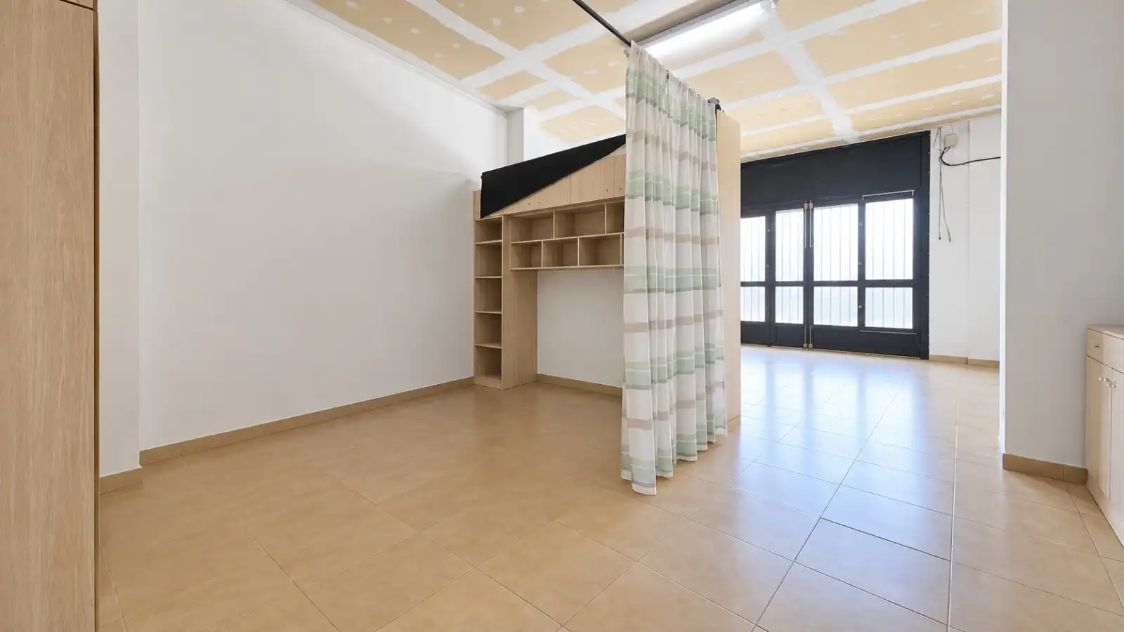 Dormitori de Local en venda en Valencia amb Terrassa