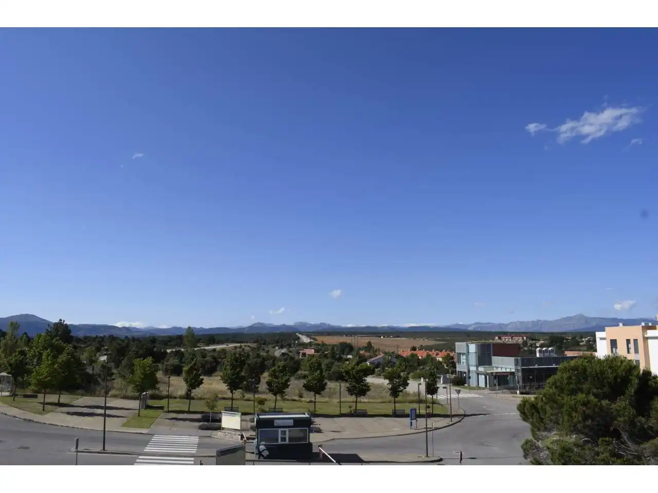 Vista exterior de Casa o xalet en venda en Villaquilambre amb Calefacció, Terrassa i Alarma