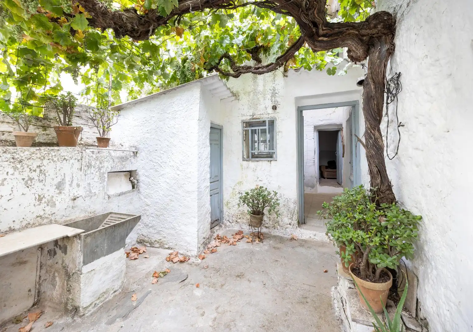 Vista exterior de Casa adosada en venda en Pinos Genil amb Jardí privat