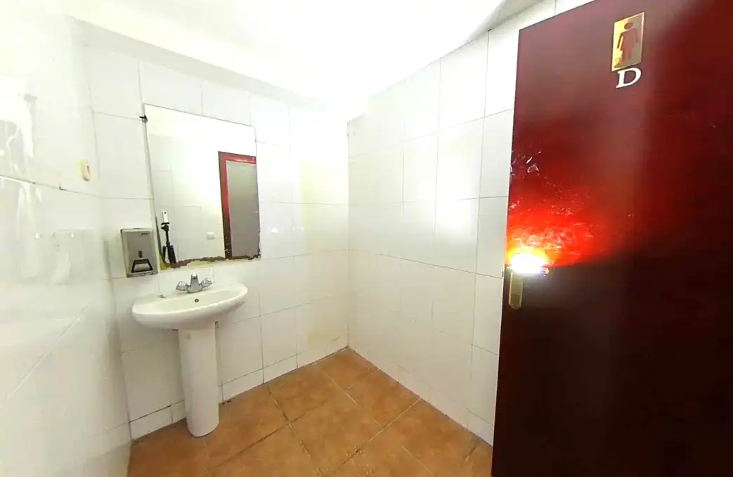 Bany de Local en venda en El Prat de Llobregat