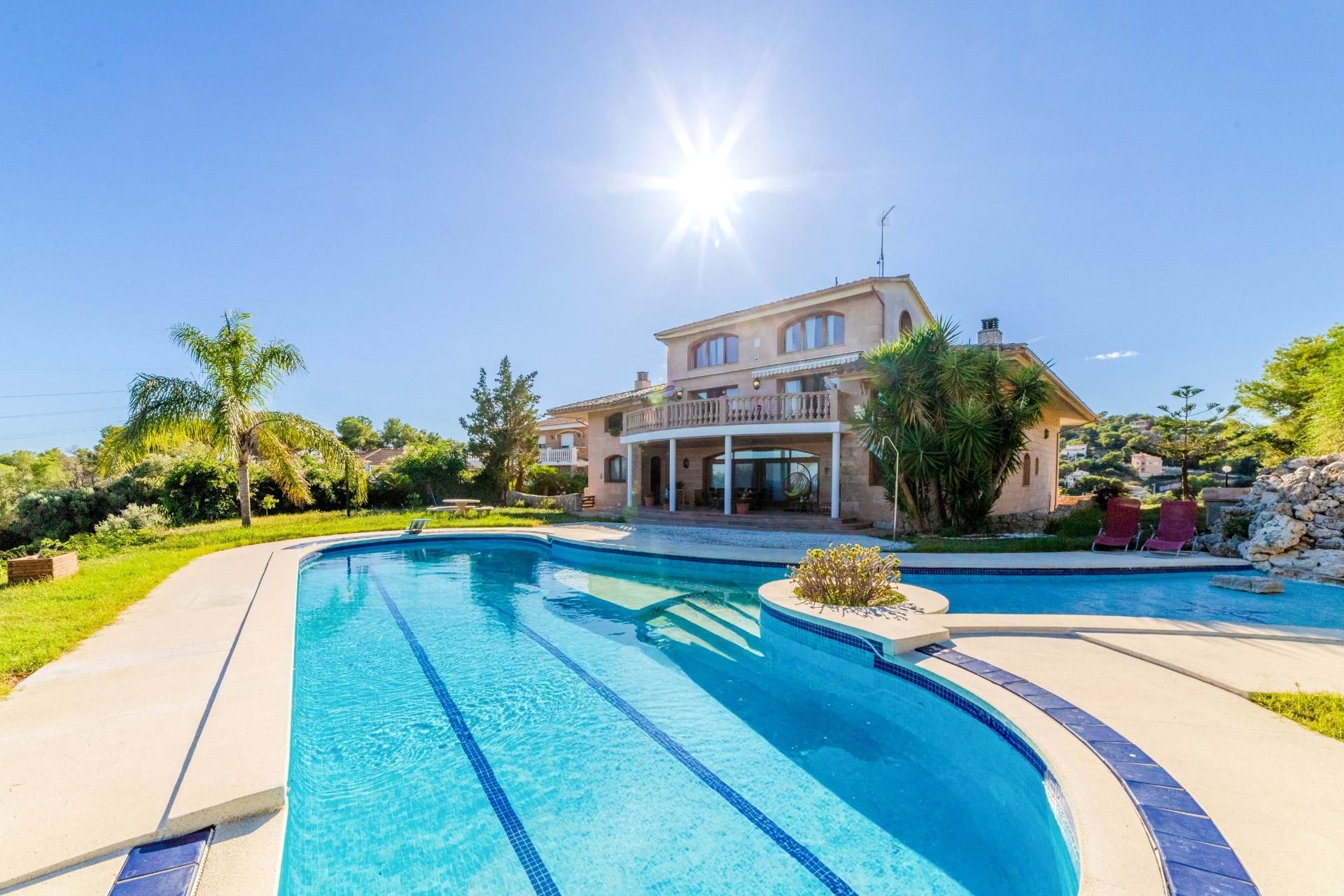 Piscina de Casa o xalet en venda en Cubelles amb Aire condicionat, Calefacció i Jardí privat