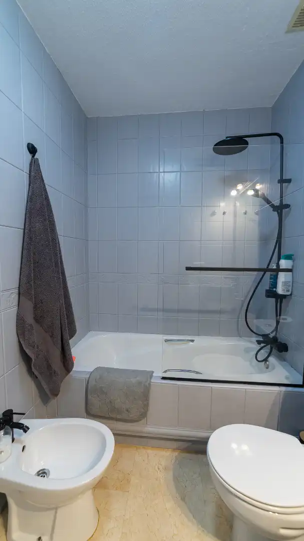 Bany de Casa o xalet en venda en San Miguel de Salinas amb Aire condicionat, Jardí privat i Terrassa