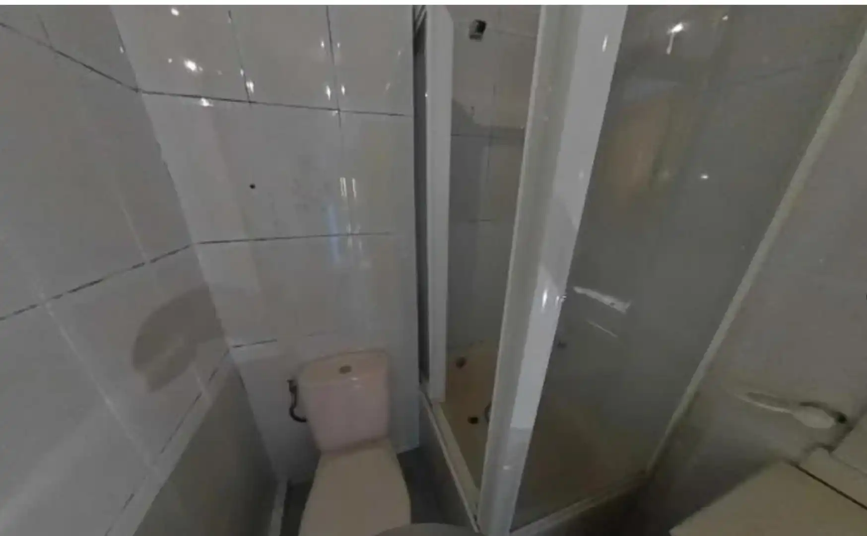 Baño de Apartamento en venta en Badia del Vallès