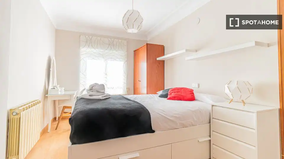 Room in Paseo Sagasta