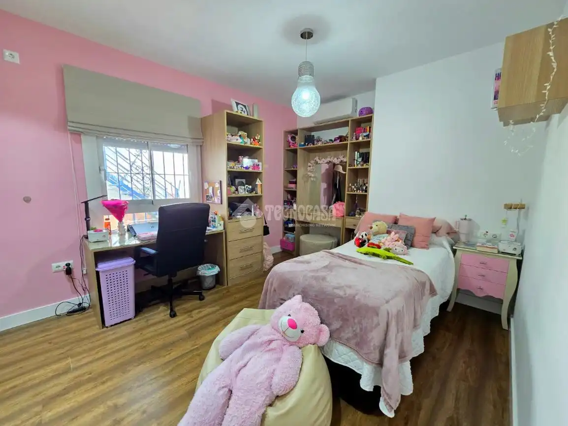 Habitación de Casa adosada en venta en Montellano con Aire acondicionado