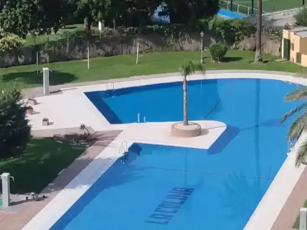 Schwimmbecken von Wohnung zur Miete in Torremolinos mit Klimaanlage und Schwimmbad