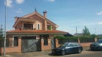 Exterior view of House or chalet for sale in Villaquilambre  with Heating, Private garden and Terrace