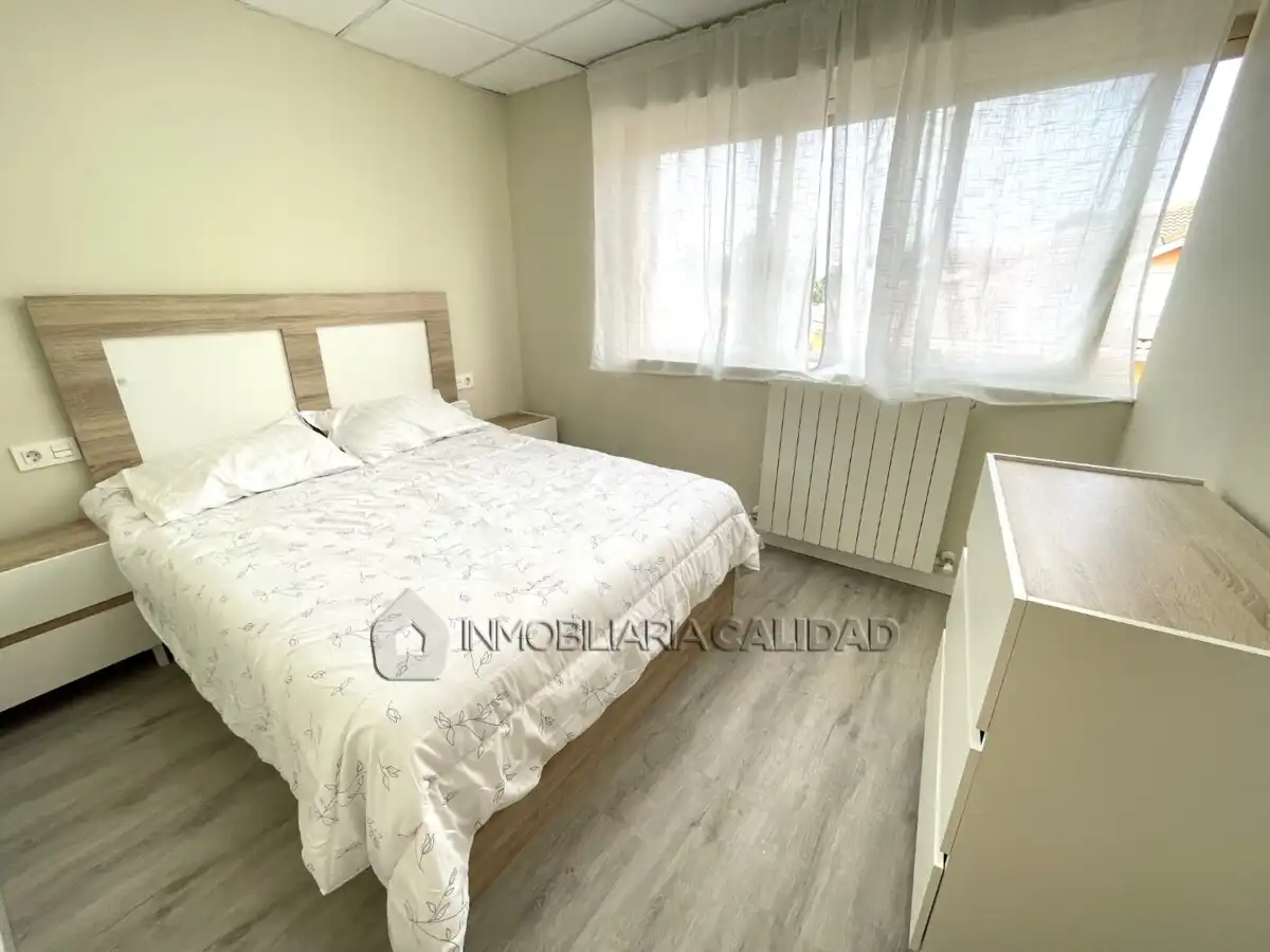 Bedroom of Flat for rent in Burgos  with Heating and Furnished