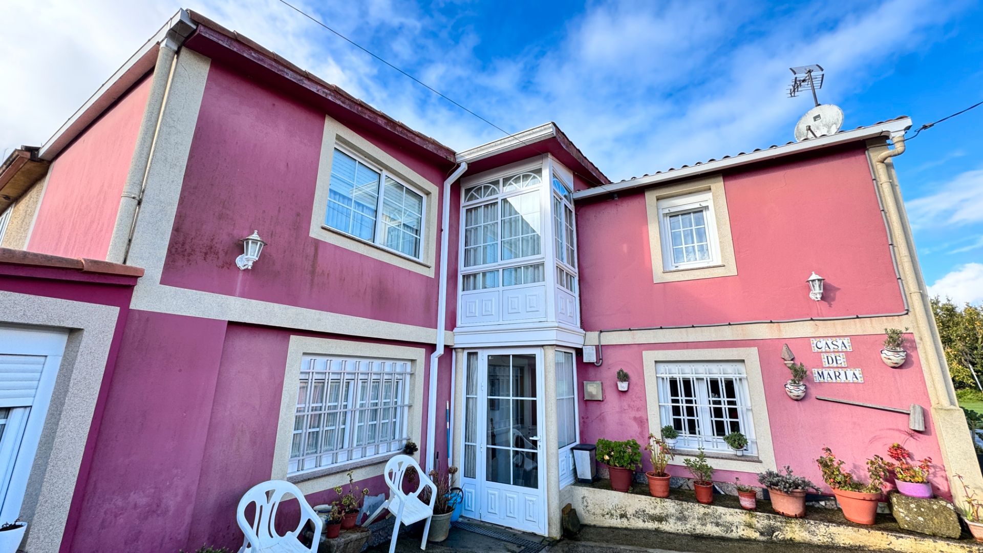 Exterior view of Single-family semi-detached for sale in A Laracha    with Heating, Storage room and Furnished